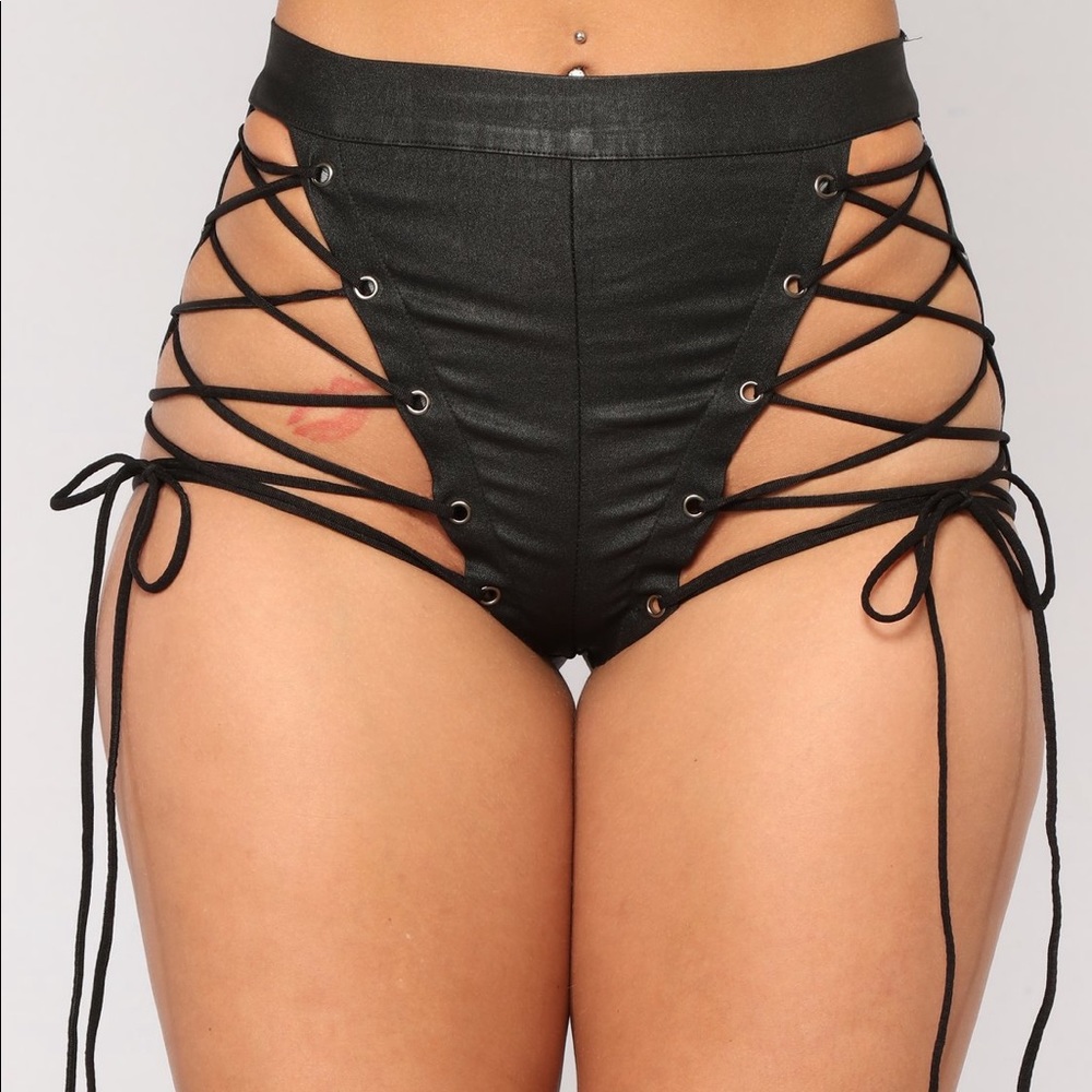 Black Lace Up Shorts / Black Rave Bottoms 🍑🖤